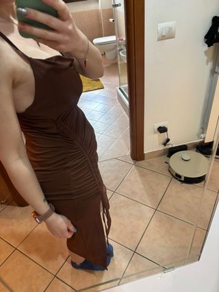 Vestito scollato marrone