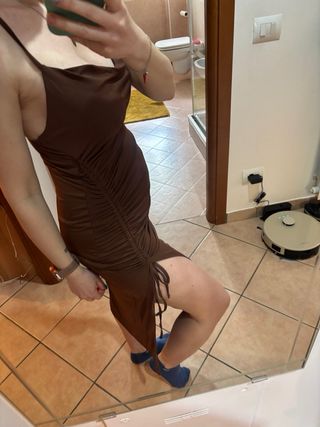 Vestito scollato marrone