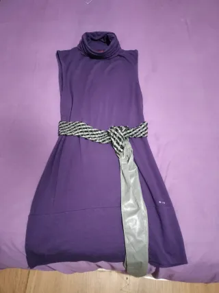 Vestido Bershka cuello alto sin mangas