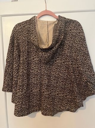 chaqueta tipo sudadera/ capa animal print