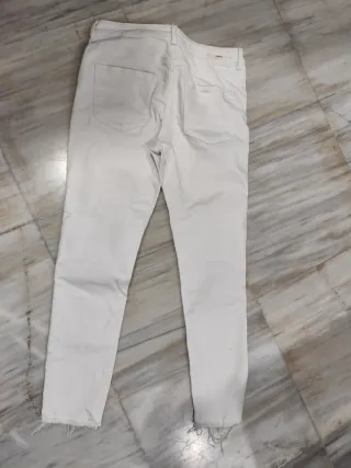 Vaqueros blancos Zara Talla 42