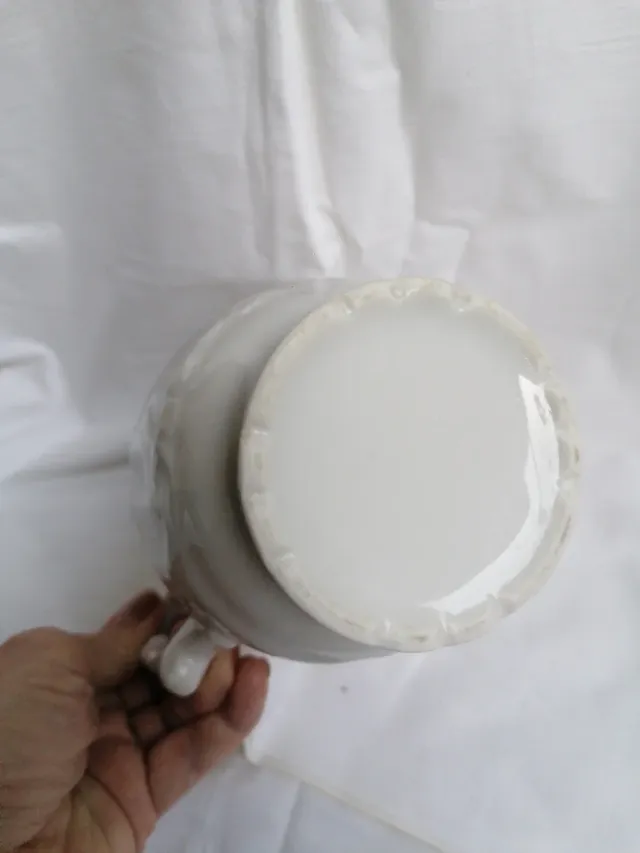 Jarra de porcelana vintage con flores