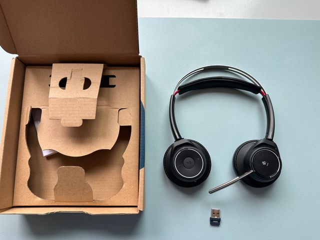 Auriculares Poly Voyager Focus UC B825 Bluetooth