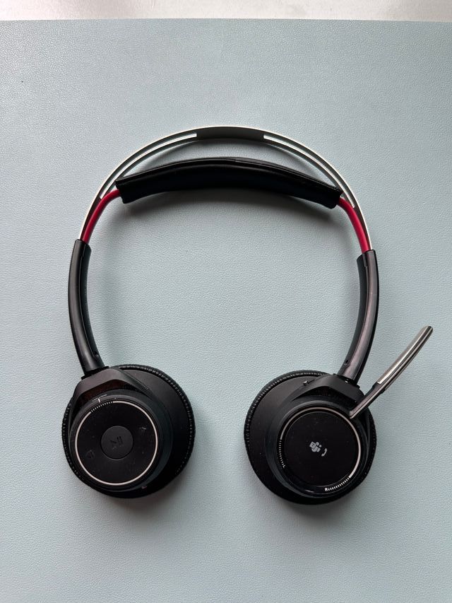 Auriculares Poly Voyager Focus UC B825 Bluetooth