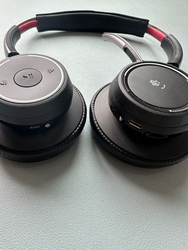 Auriculares Poly Voyager Focus UC B825 Bluetooth