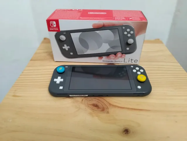 Nintendo Switch Lite Gris con Accesorios