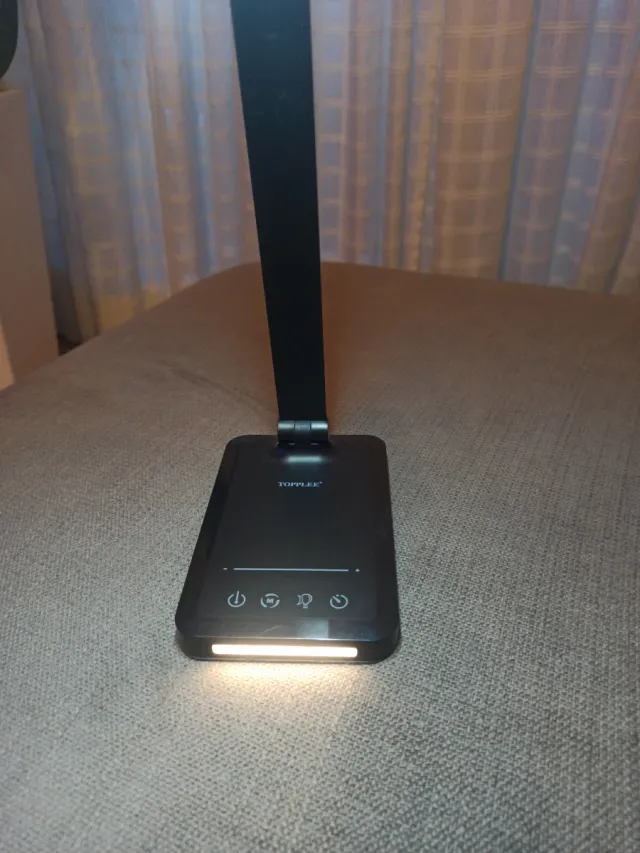 Lámpara de mesa LED negra