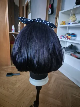 Peluca negra con reflejos morados, estilo Midari.