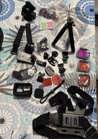 GoPro Hero 11 Black e molti accessori