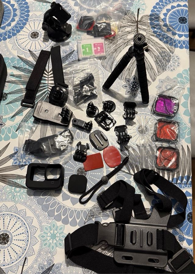 GoPro Hero 11 Black y muchos accesorios