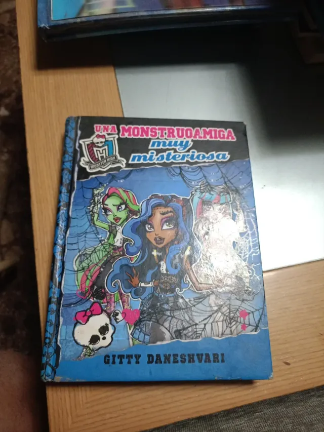 Monster High. Una monstruoamiga muy misteriosa ...