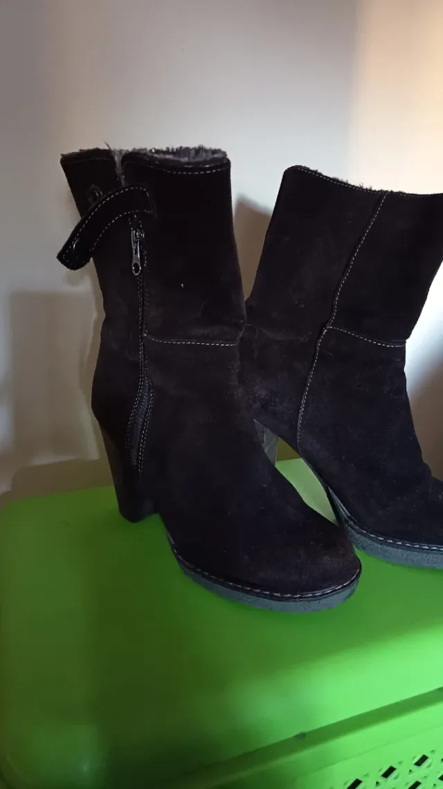Botas de cuero negras y marrones talla 38