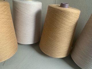 4 Conos Hilaturas E. Miroglio rosa y dorado