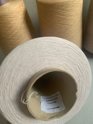 4 Conos Hilaturas E. Miroglio rosa y dorado