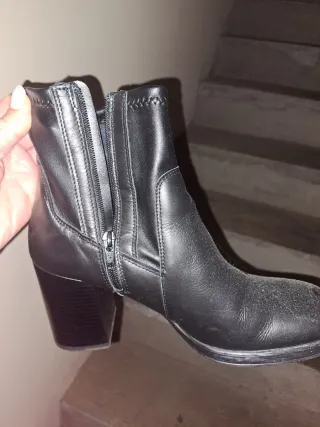 Stivaletti neri in pelle