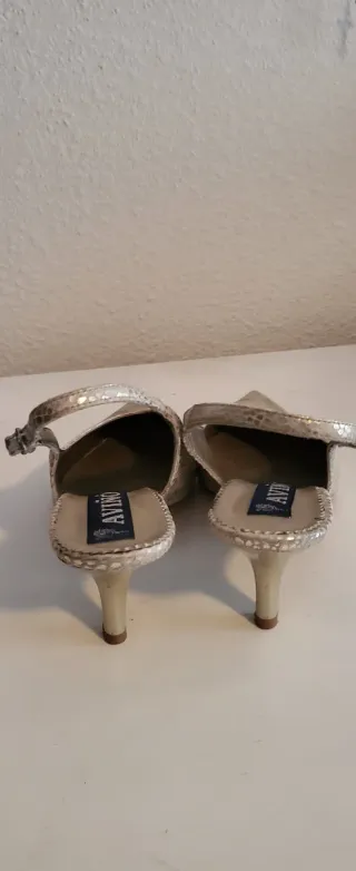 Conjunto zapatos y bolso fiesta beige y dorados 38