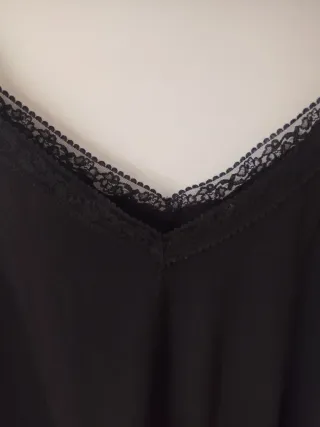 Camiseta tirantes encaje negra