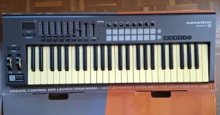 Teclado controlador Novation Launchkey 49