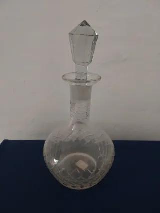 Botella de cristal tallado con tapón
