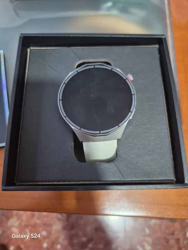 Smartwatch multicolor y plateado