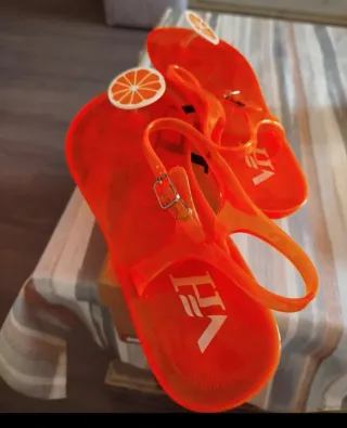 Zapatillas de agua naranjas sin estrenar