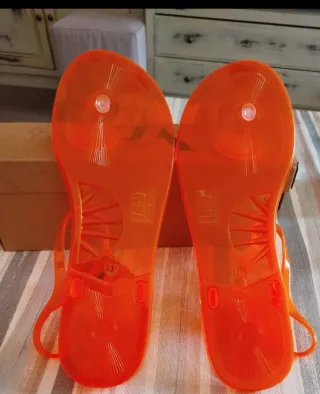 Zapatillas de agua naranjas sin estrenar