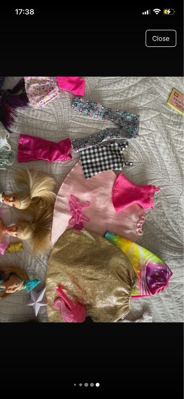 Lote de Barbies e Roupas