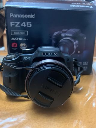 Cámara Panasonic Lumix FZ45 con caja