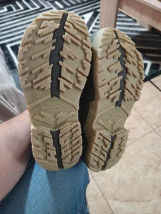 Botas y mono  de nieve para niño