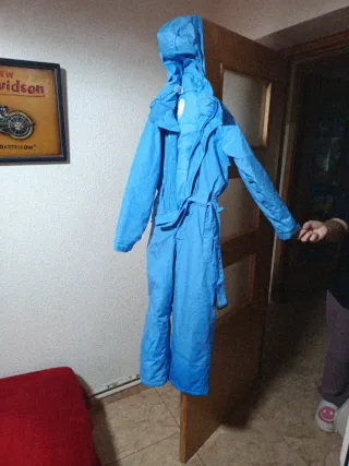 Botas y mono  de nieve para niño