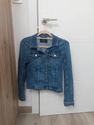 Chaqueta vaquera Stradivarius azul Talla M