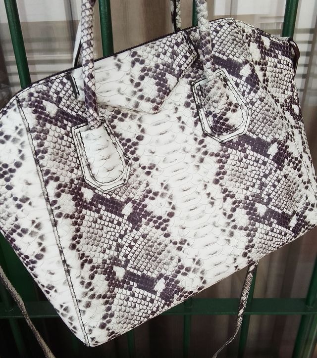 Bolso Italiano de piel.