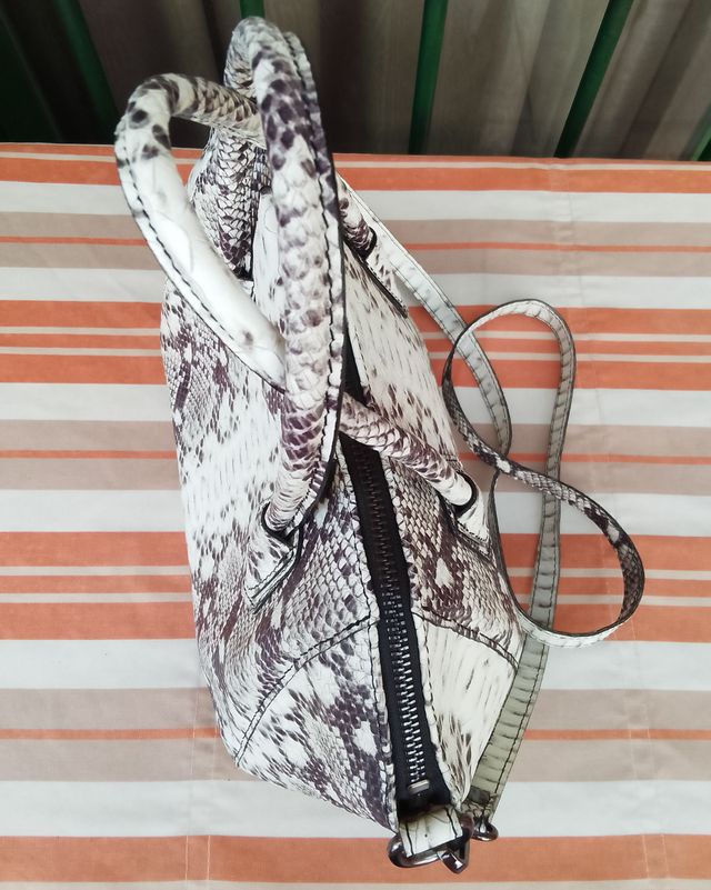 Bolso Italiano de piel.