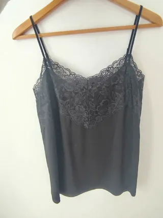 Camiseta tirantes encaje negro