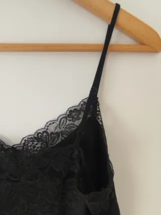 Camiseta tirantes encaje negro