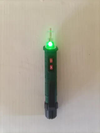 Comprobador de voltaje eléctrico