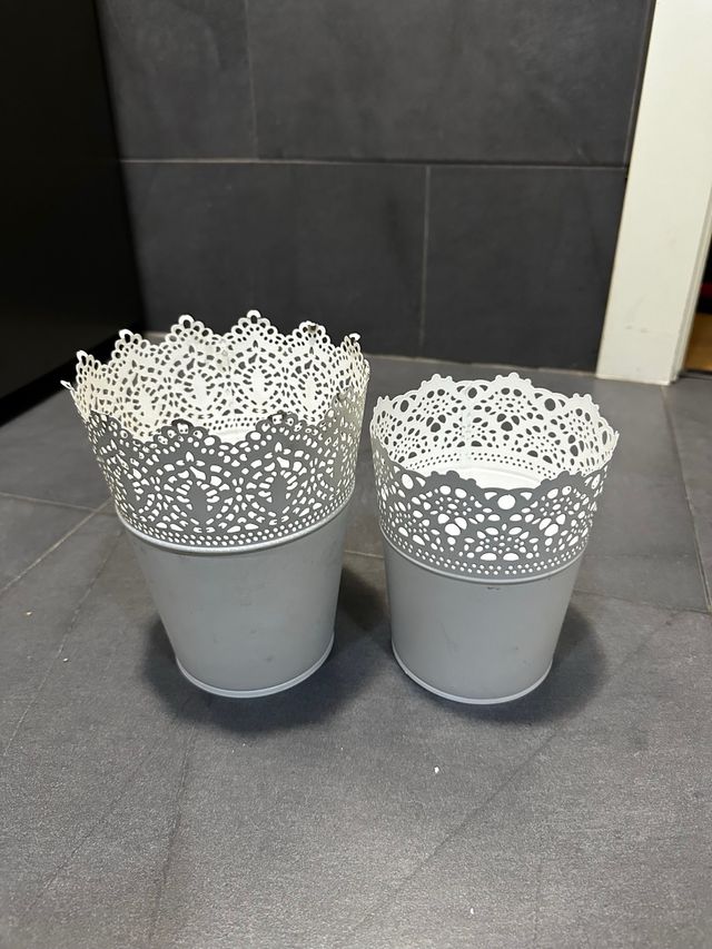 2 Macetas Ikea Grises con Encaje Blanco