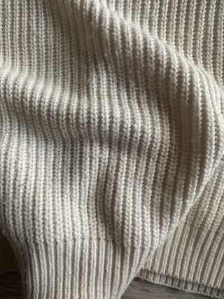 Jersey Pull and Bear blanco cuello alto