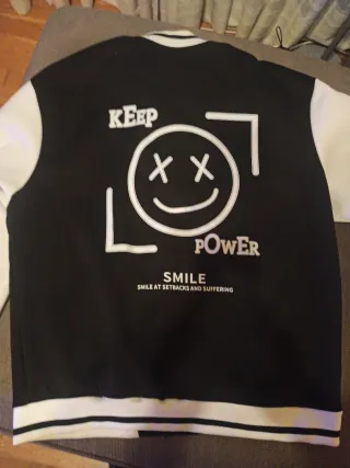 Cazadora University Negra y Blanca