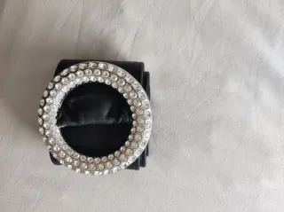 Cinturón Negro con Hebilla Brillante