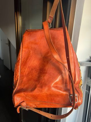 Mochila de piel con estampado étnico