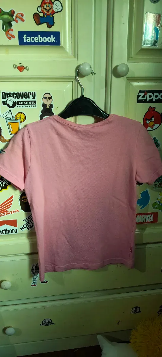 Camiseta rosa con estampado floral