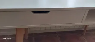 Escritorio Jysk blanco con cajón