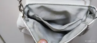 Borsetta bianca a tracolla con chiusura