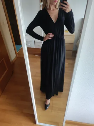 Vestido largo negro con abertura