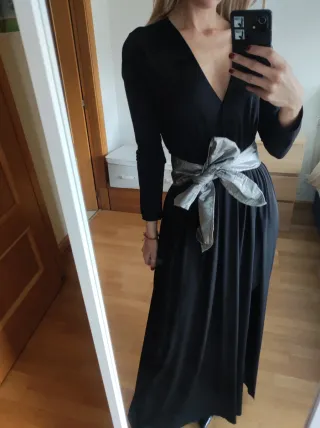 Vestido largo negro con abertura