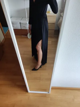 Vestido largo negro con abertura