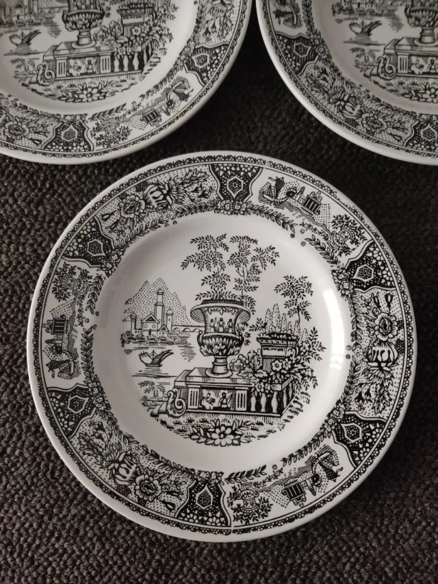 16 piatti in ceramica Gil Vargas Segovia 18 cm