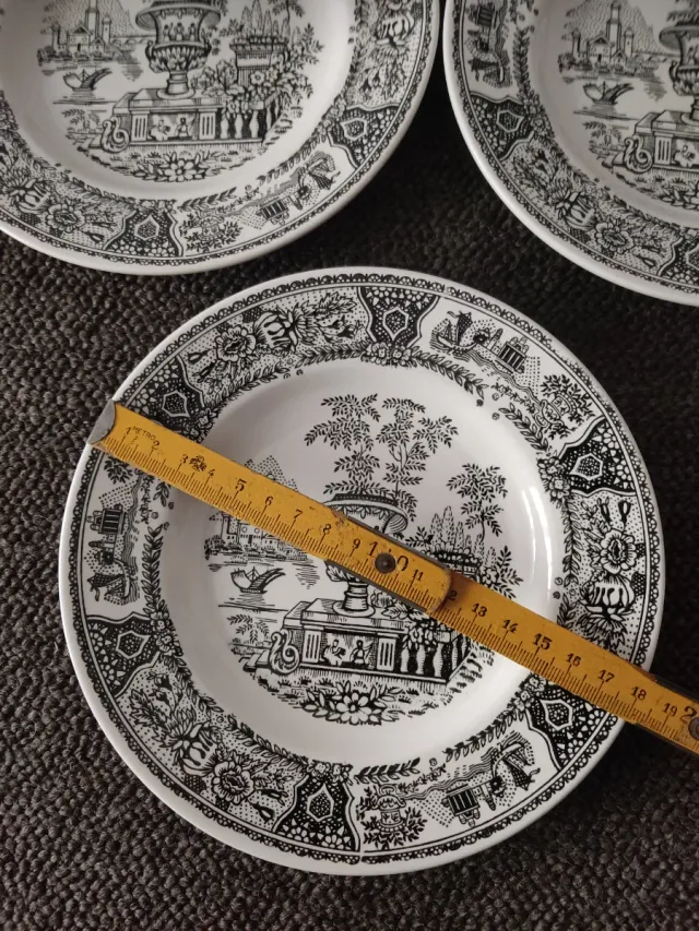 16 piatti in ceramica Gil Vargas Segovia 18 cm