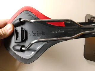 Sillín Fizik Antares R5 Negro/Rojo